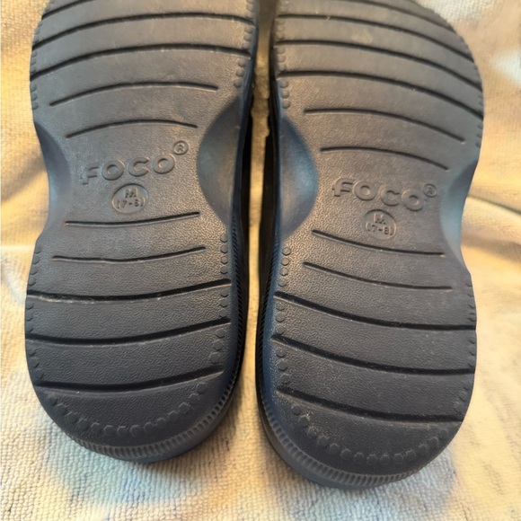 Cleveland Guardians Navy Slip-On Clogs with Red Lettering - Picture 9 of 10